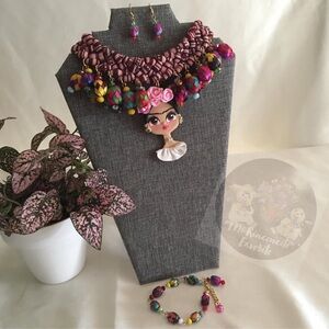 NWOT - 100% Artesanal Necklace - Frida